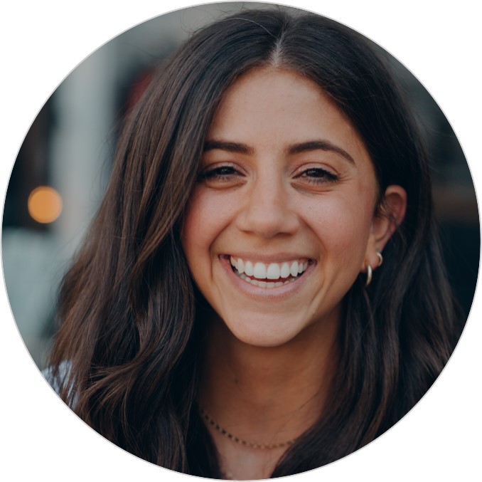 Smiling headshot picture of Mia Swinehart